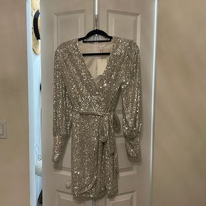 ACCEPTING OFFERS! Stunning and elegant sequenced long sleeve Gianni Bini dress